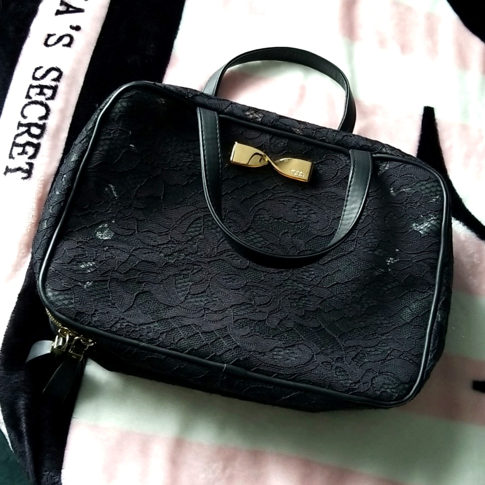 Victoria's secret travel case.